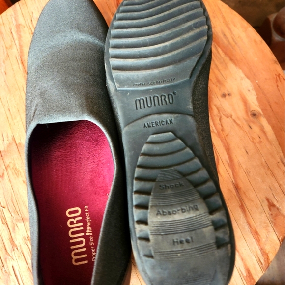 MUNRO TRAVELER GREY/ BLACK STRETCH FABRIC SLIP ON SHOES- WOMENS SIZE 9.5 - Picture 7 of 8
